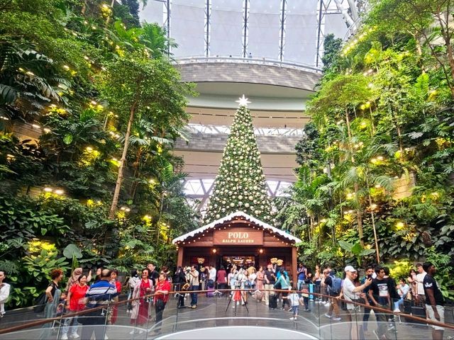 A Christmas vibe at Changi Jewel