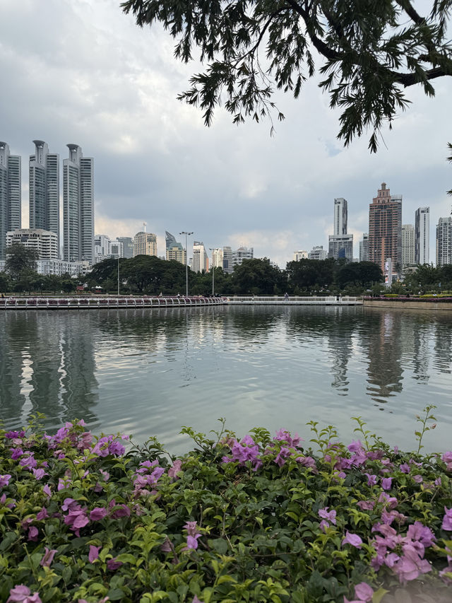 Benjakitti Park: A Peaceful Urban Oasis