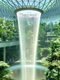 【シンガポール】美しい巨大噴水もある快適な都市空港
