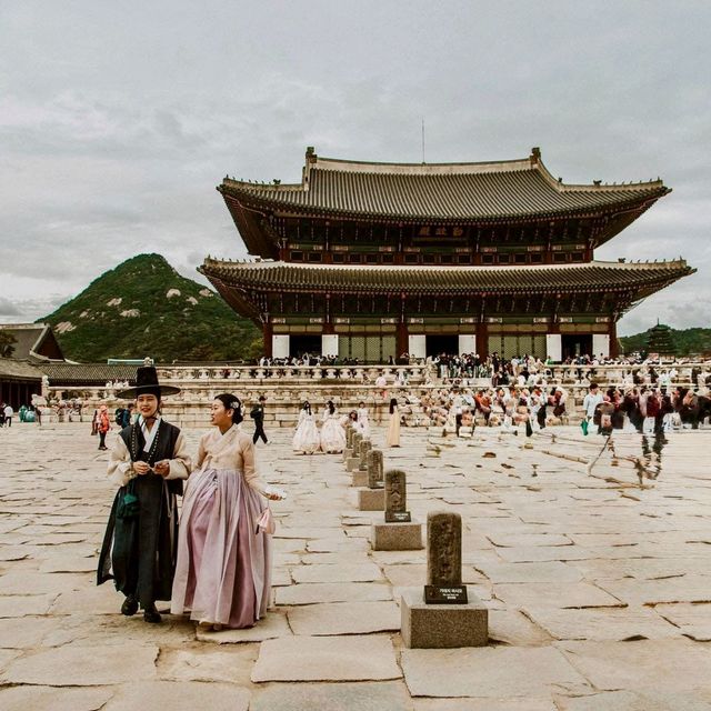 Step Into Royalty: Explore the Splendor of Gyeongbokgung Palace!