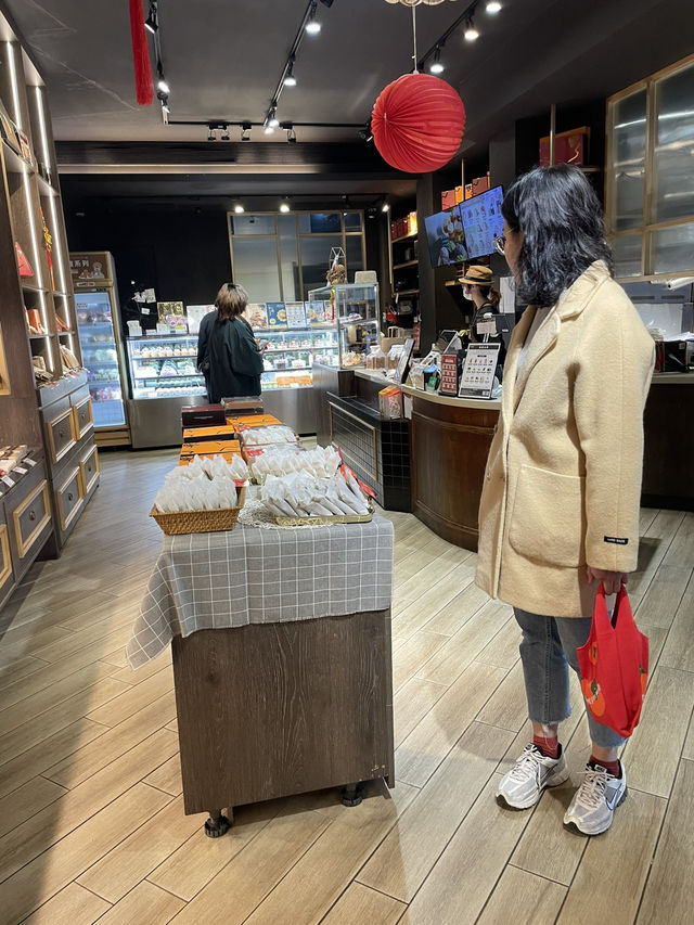 Luho Puff Zhongming Store: Cream Puff Heaven You Can’t Miss 🍮✨  Luho Puff Zhongming Store: Cream Puff Heaven You Can’t Miss 🍮✨
