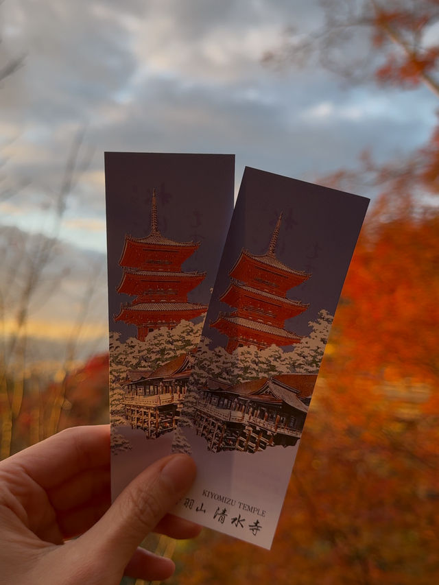 Sunset at Kiyomizudera: A Dreamy Autumn Experience in Kyoto