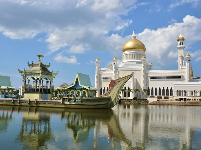 Majestic Omar Ali Saifuddien Mosque🕌