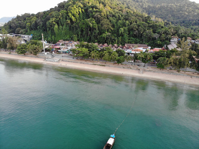 Dive into Paradise: Exploring the Vibrant Waters of Pulau Tioman at Kampung Salang 🌊🐠