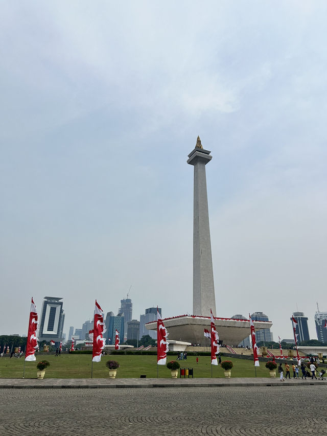 영원히 불타는 황금불꽃 모나스🇮🇩