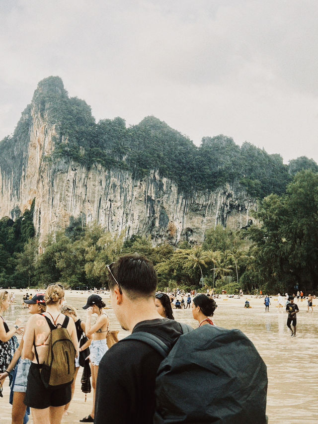 หาดไร่เลย์ – สวรรค์ลับกลางทะเล ที่ต้องมาสักครั้ง!