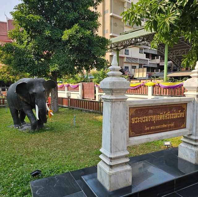 วัดเสมียนนารีพระอารามหลวง
