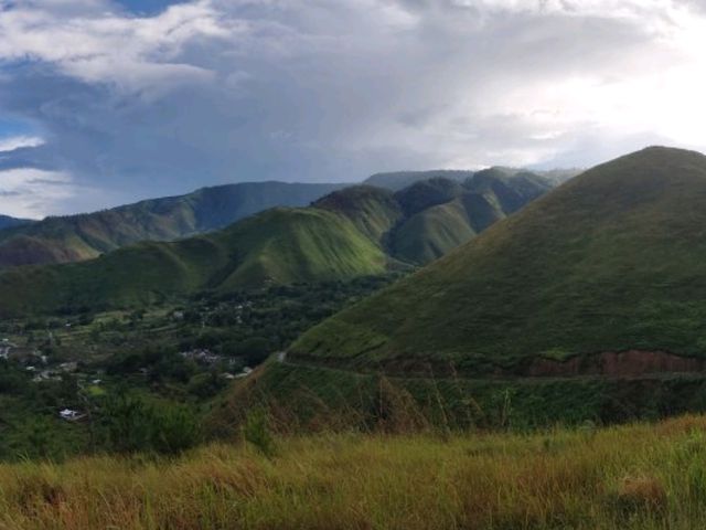 Holbung Hills