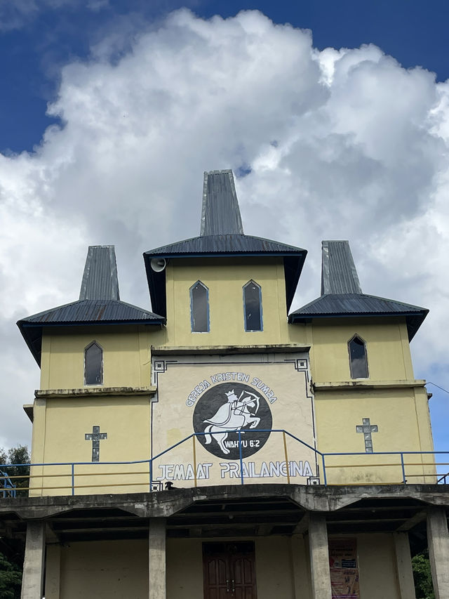 The Yellow Church of Makamenggit: A Unique Architectural Treasure ⛪✨ 