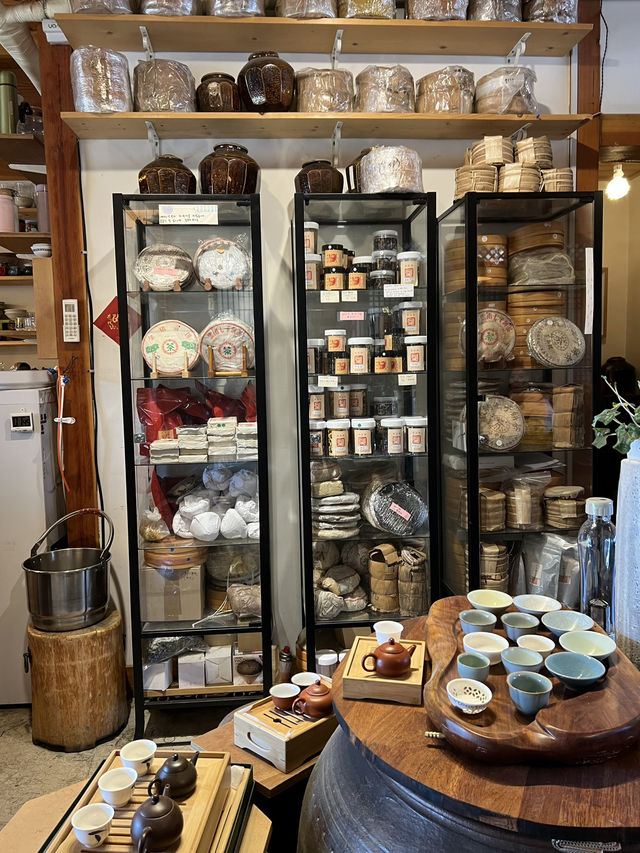 恩平韓屋村の、韓屋伝統茶菓子店 ミョングムダン