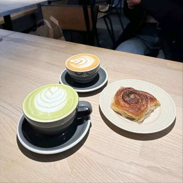 Abasolutely perfect spot for bite and coffee