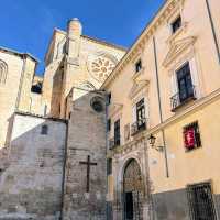 昆卡最古老的哥德式主教座堂 Catedral de Santa María y San Julián de Cuenca