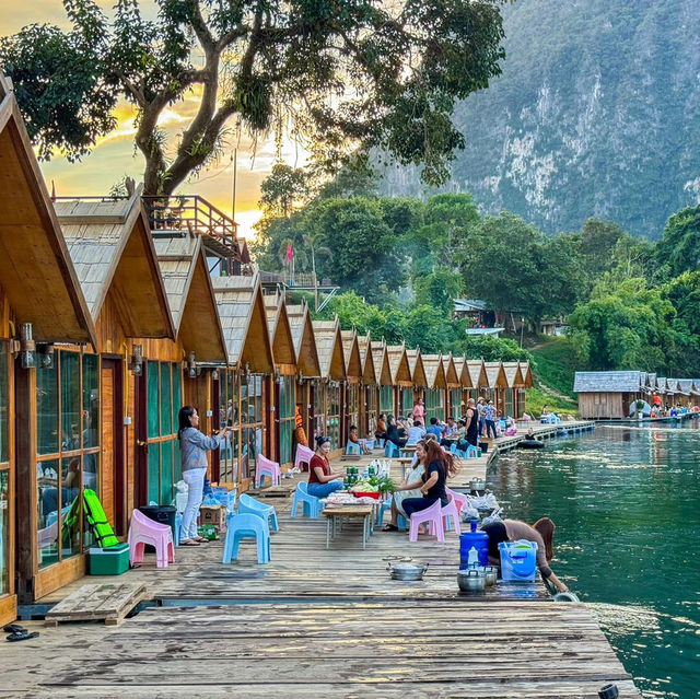 นอนเรือนแพคนละ 450 บาท บรรยากาศชิลสุดๆ 🇱🇦💦