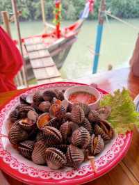 ร้านอาหารทะเล ริมป่าชายเลน บรรยากาศดี อร่อยด้วย