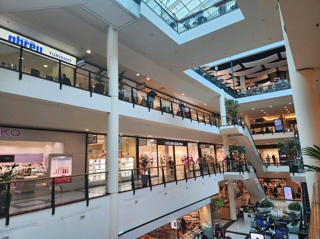 [🇵🇹ポルト] ポルトの歴史ある伝統市場、ボリャン市場で地元の活気を感じる