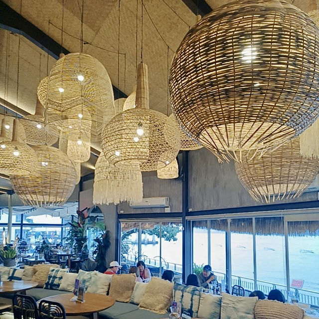 淡水河畔賞暮色及景觀餐廳用美食