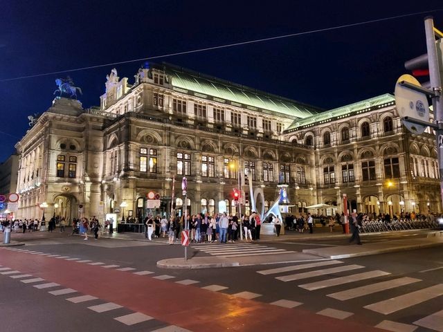 [🇦🇹ウィーン] ウィーンの夜景と夜のオペラハウス — 音楽と美しい景色に包まれる夜