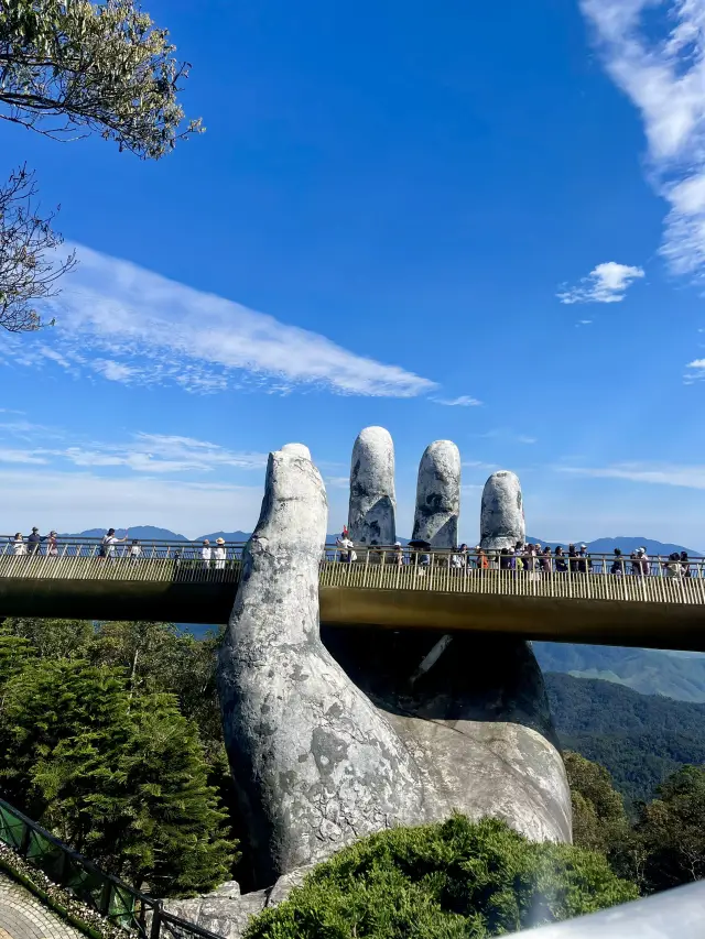บานาฮิลส์ (Ba Na Hills) – ดินแดนมหัศจรรย์แห่งเวียด