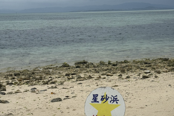 竹富島で星を探す海時間。「星砂の浜（カイジ浜）」 | Trip.com 竹富町