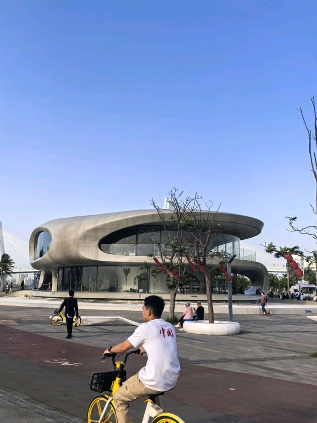 Haikou Yundong Library: Iconic Design, Beachfront Beauty