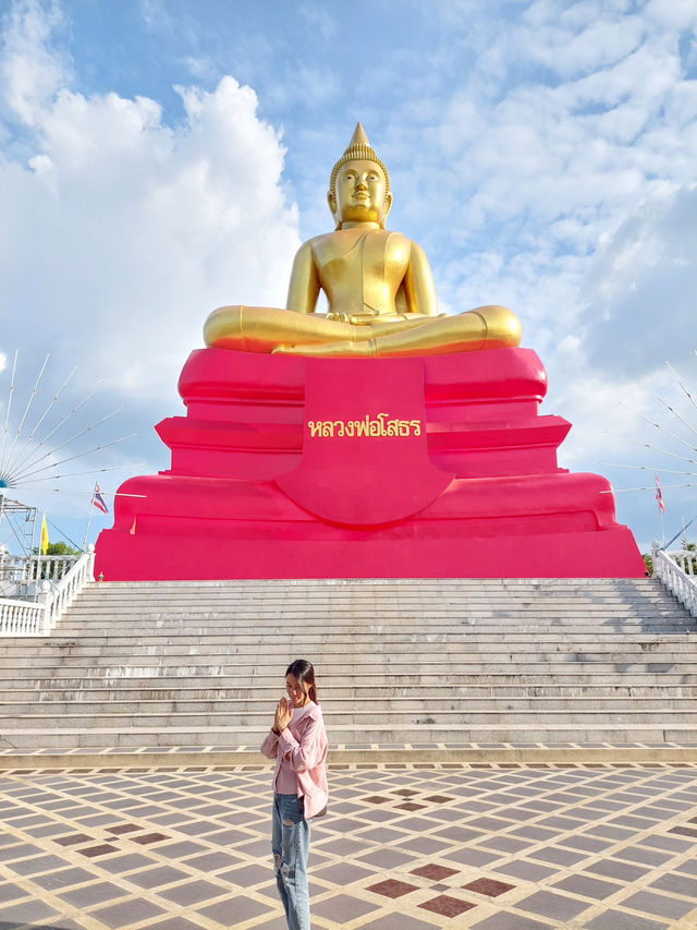 ขอพรหลวงพ่อโตองค์ใหญ่ ปทุมธานี