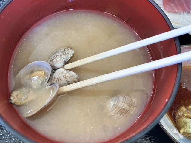 大ボリュームのマグロ刺身定食