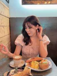 🌳 A Taste of Aussie Comfort at Symmetry Cafe, Bugis 🍽️☕️