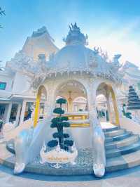 วัดร่องขุ่น (Wat Rong Khun)วัดสีขาวแห่งเดียวของไทย