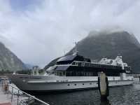 紐西蘭南島｜Milford Sound｜雨神眷顧的世界遺產，細雨中的壯麗峽灣