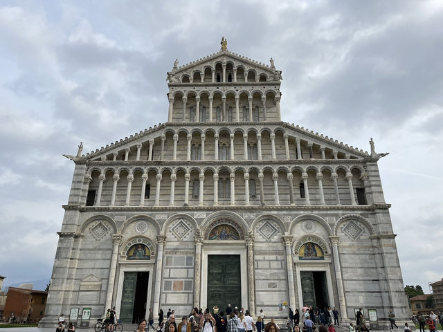 Leaning Tower of Pisa: Italy’s Most Iconic Tilt with Timeless Charm