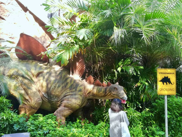 April Roars at Dinosaur Planet