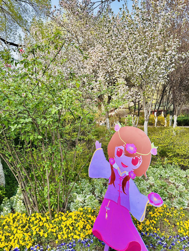Hanfu Among the Blossoms: When Tradition Meets Transient Beauty