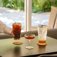 F.l.X Neilson Hays คาเฟ่ที่ผสมรวมกับสมุด