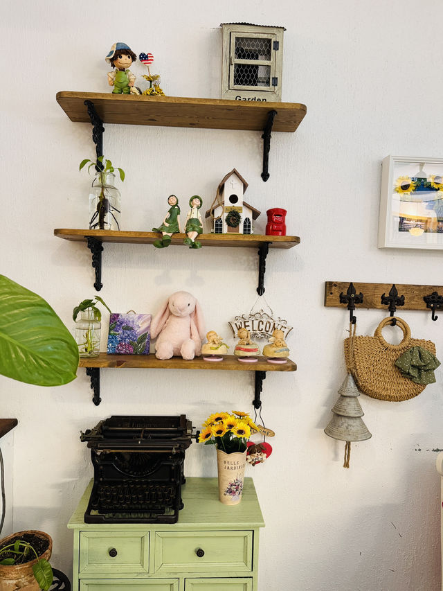 Whimsical Vibes & Vintage Finds at Khing Café
