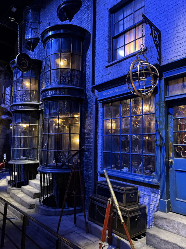 Wand Shops and Wizarding Wonders: Diagon Alley