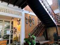 memmoth cafe & hostel