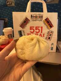 新大阪で外せない！新幹線のりば近くで買える『551蓬莱』の豚まん