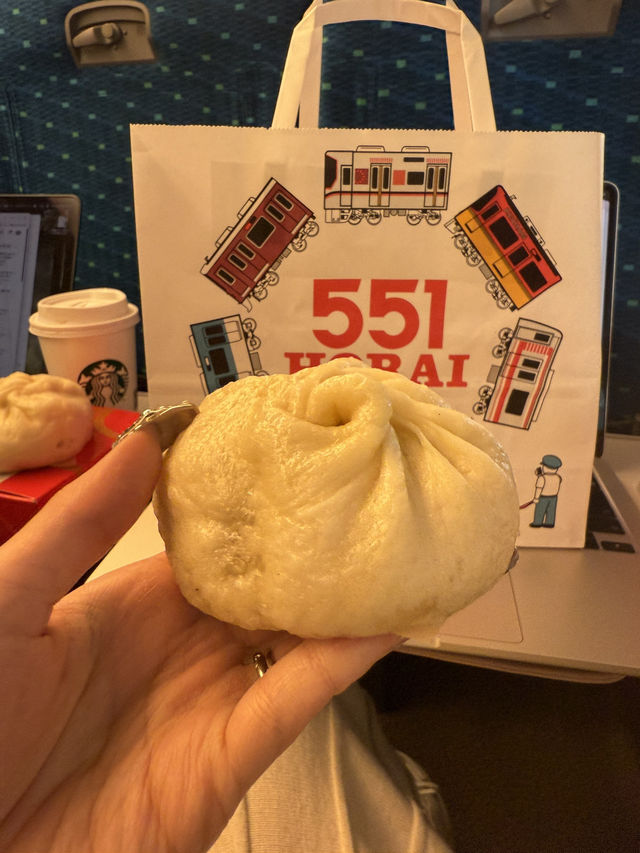 新大阪で外せない！新幹線のりば近くで買える『551蓬莱』の豚まん