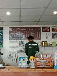ดื่มกาแฟลาเต้ ท่ามกลางบรรยากาศในสายหมอก ที่ดอยปุย