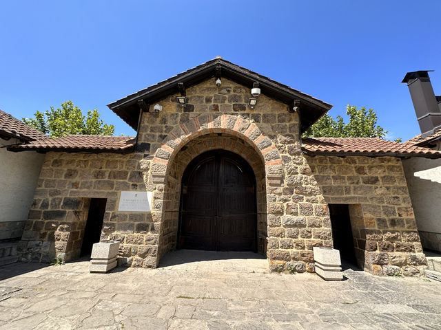 【Gracanica Monastery｜セルビア正教の聖地、コソボの静寂な修道院】 紛争を越えて今も守られる、世界遺産