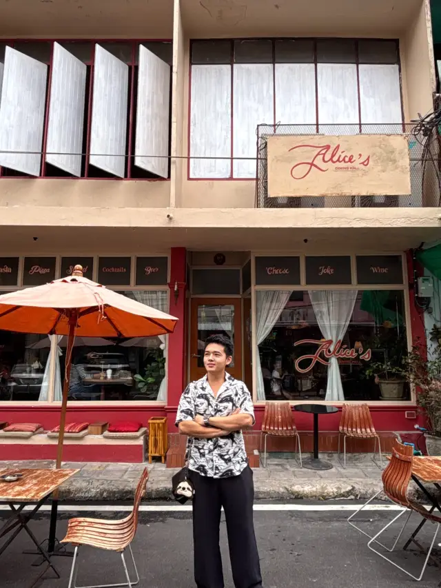 Alice’s Dining Hall – Rajadamnern,