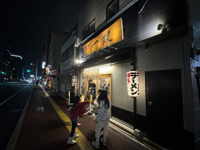 🍜 A Bold Bowl of Ramen at Hakata Issou Gion — Just a Bit Too Salty for Me