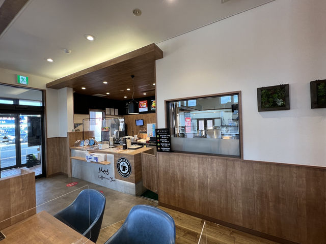🍤 Shrimp Surprise & Cozy Vibes – MOS Burger Aomori Yanakawa Review