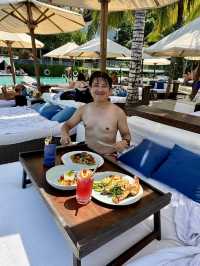 “Sip, Swim, Repeat – A Luxe Dayclub Affair in Bali” 🥂