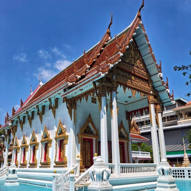 กราบขอพรหลวงพ่อสิทธิชัยและชมจิตรกรรมฝาผนัง