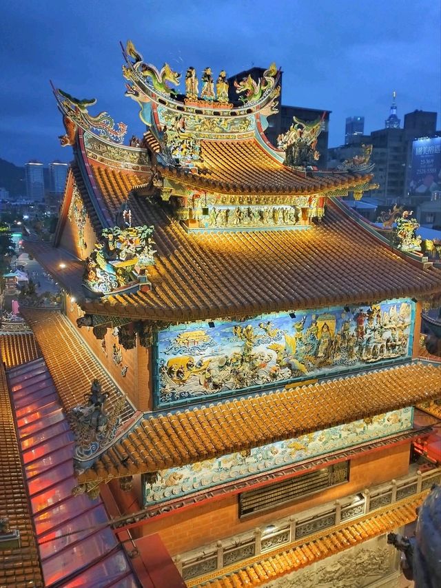 Jiufen Worshipping 