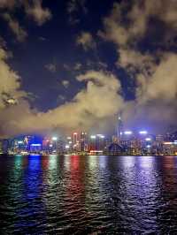 🌃維多利亞港夜景這樣看才對！喝著奶茶坐觀景台，靜靜擁抱香港的夜✨🧋