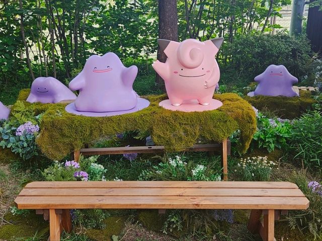 Look at all the Metamongs around the park!!!
