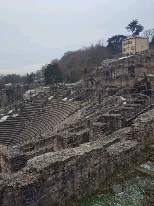 【フランス】リヨン　フルヴィエールの古代ローマ劇場