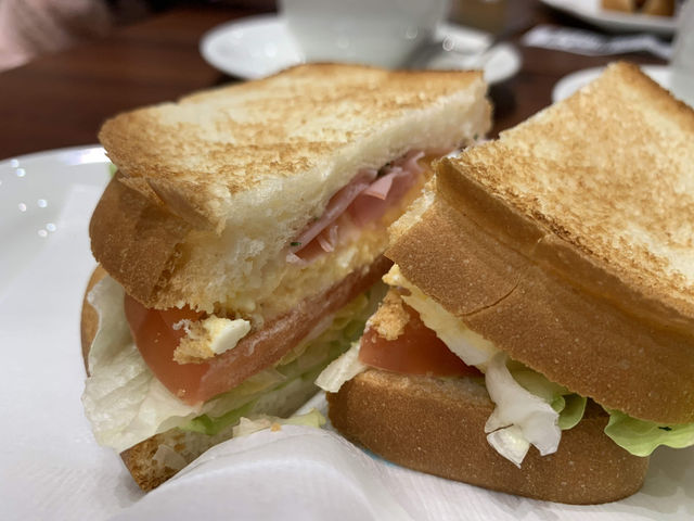 ☕ Early Morning Fuel-Up at Doutor Coffee – Naha Airport